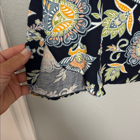 LOFT Women's Floral Short Sleeve Top Size: Medium - Picture 3 of 4